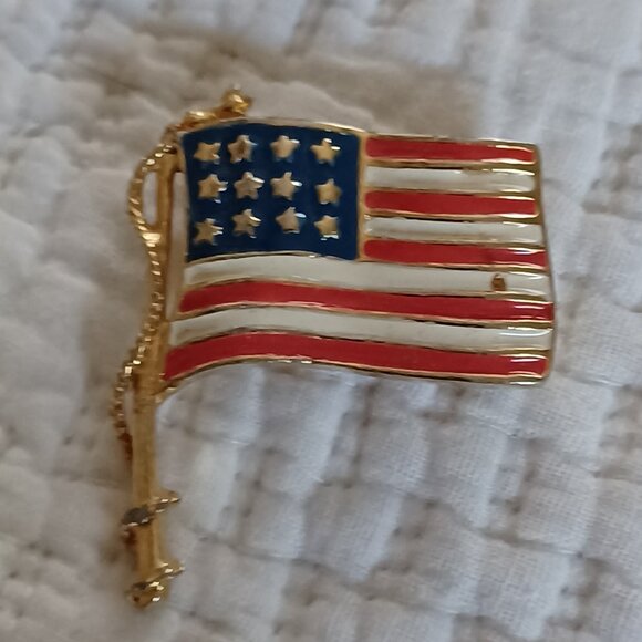 U.S. flag pin - Picture 1 of 1